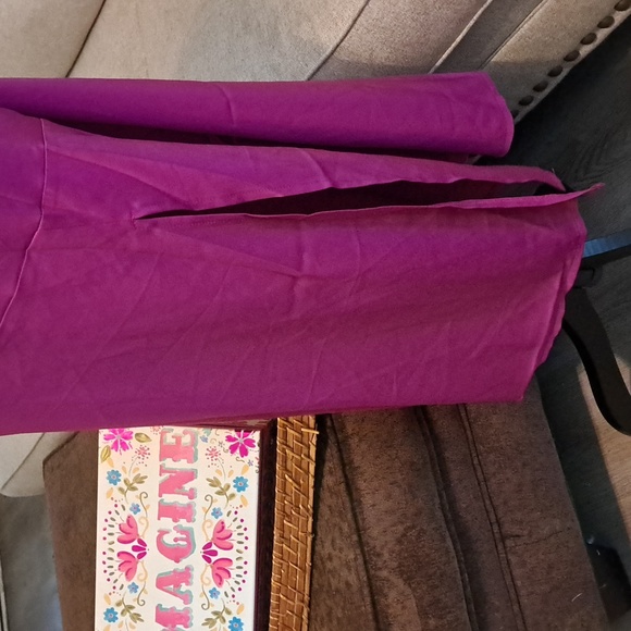 NWT VNECK MIDI DRESS - Picture 2 of 9